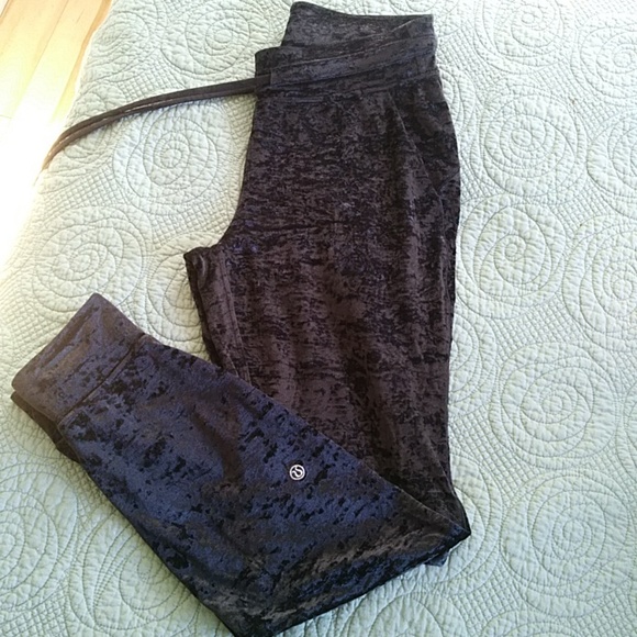 Lululemon Ready to Crush black jogger pants - Picture 1 of 8
